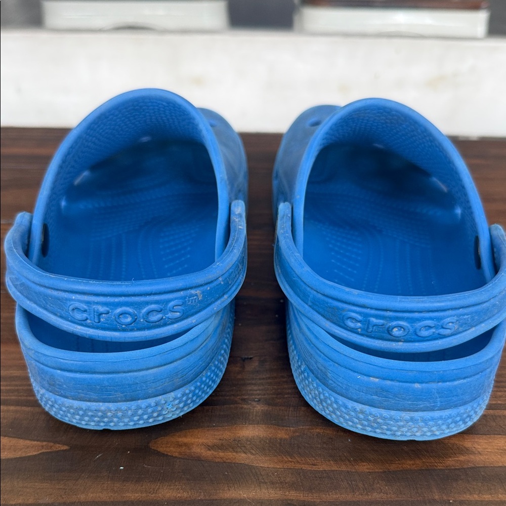2 Pair Men’s Crocs Size 9 Blue and Gray Clogs - Picture 4 of 17